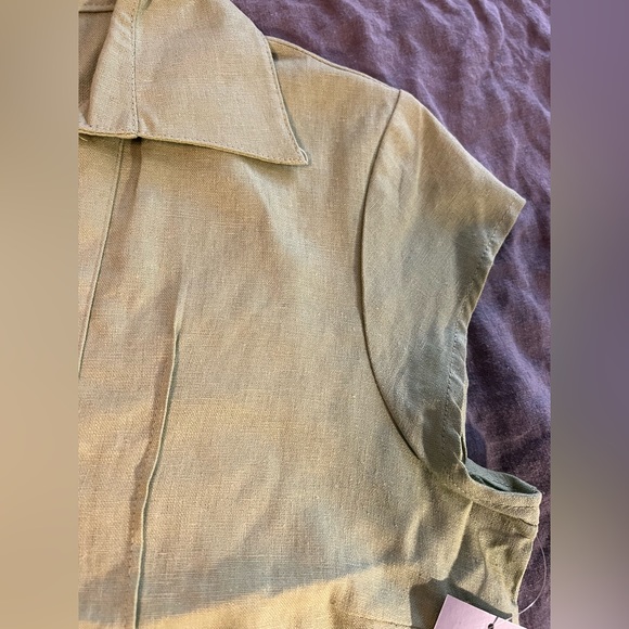 Buttons — Vintage Linen Blend Cap Sleeve Top - Picture 5 of 6